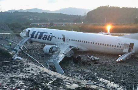 Самолет Boeing 737-800 авиакомпании Utair совершил аварийную посадку в Сочи.