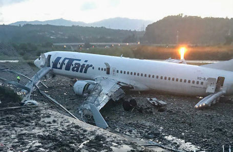 Boeing 737, совершивший аварийную посадку у аэропорта Сочи.
