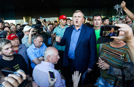 Митинг в поддержку кандидата в губернаторы Приморского края от КПРФ Андрея Ищенко. Владивосток.