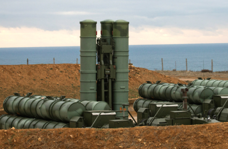 Боевые расчеты зенитных ракетных комплексов (ЗРК) С-400 «Триумф».