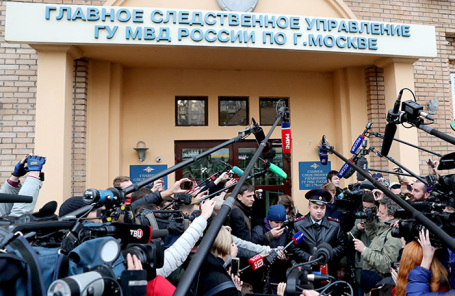 Журналисты в ожидании Александра Кокорина и Павла Мамаева.