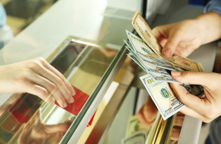 ЦБ ограничил обмен валюты для системы денежных переводов