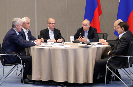 Владимир Путин на заседании Госсовета в Крыму.