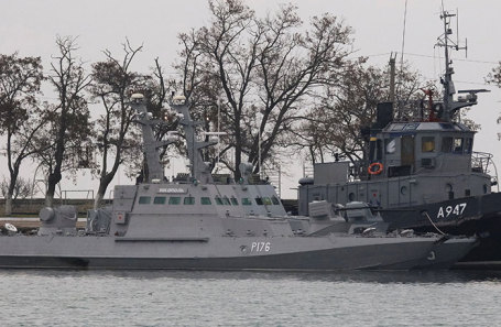 Корабли Военно-морских сил Украины, отбуксированные в порт Керчи.
