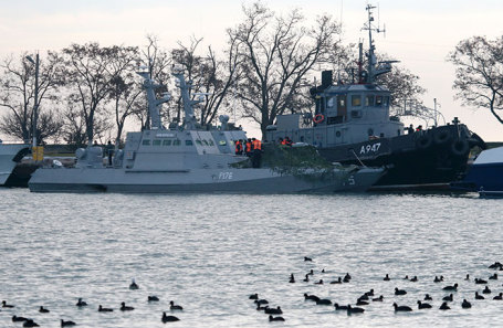 Корабли Военно-морских сил Украины в порту Керчи.