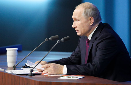 Президент РФ Владимир Путин во время большой ежегодной пресс-конференции в Центре международной торговли на Красной Пресне, 20 декабря 2018 года.