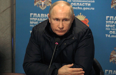 Президент РФ Владимир Путин во время экстренного совещания в главном штабе МЧС по Челябинской области по ситуации со взрывом бытового газа в жилом доме.