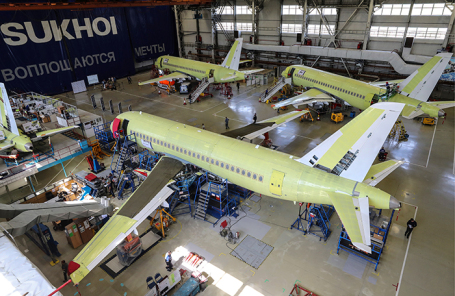 Самолеты Sukhoi Superjet-100.