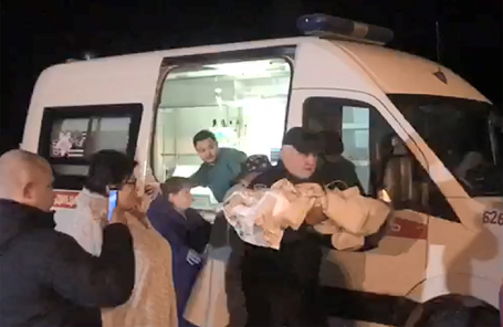 Эвакуация в Москву 10-месячного младенца, найденного живым под завалами в Магнитогорске.