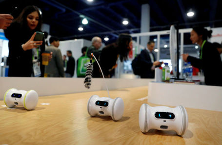 Фитнес-робот для питомцев на CES 2019.