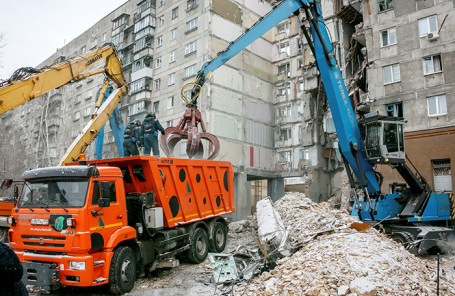На месте обрушения подъезда многоквартирного дома в Магнитогорске.
