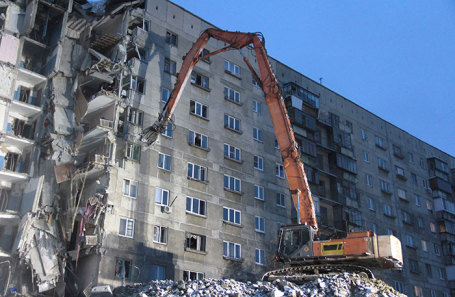Демонтаж седьмого и восьмого подъездов дома № 164 на улице Карла Маркса, где произошло обрушение. Магнитогорск, 12 января 2019 года.