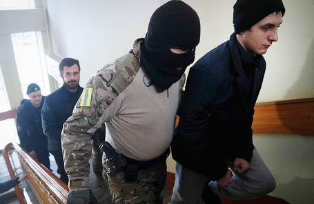 Украинские военнослужащие, задержанные в Керченском проливе, в Лефортовском суде.