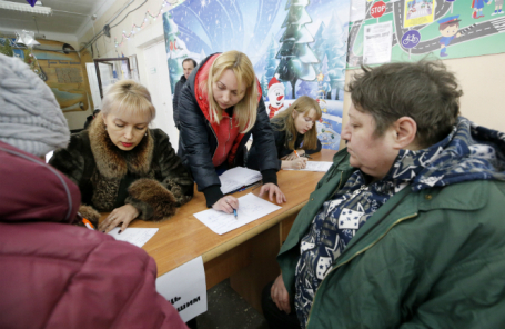 Шахты, Ростовская область. Жители дома на улице Хабарова, пострадавшего в результате взрыва, в пункте временного размещения в школе № 23.