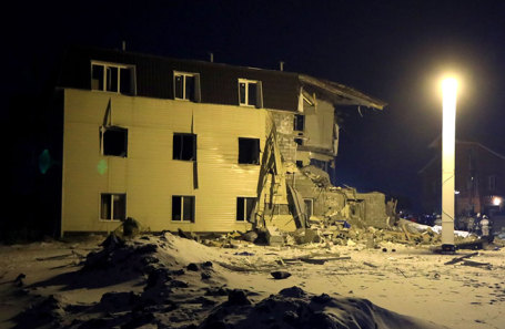Вид на трехэтажный одноподъездный жилой дом, где произошел взрыв бытового газа. Красноярск, Россия, 14 февраля 2019 года.