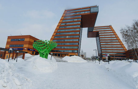 Здание Центра информационных технологий Технопарка новосибирского Академгородка.