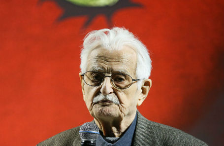 Режиссер Марлен Хуциев.