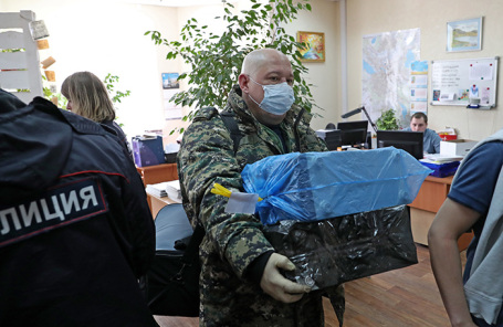 Сотрудники полиции в редакции газеты «Коммерсантъ». Екатеринбург.