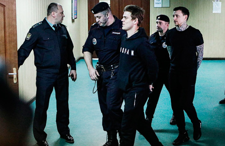 Александр Кокорин и Павел Мамаев (справа).