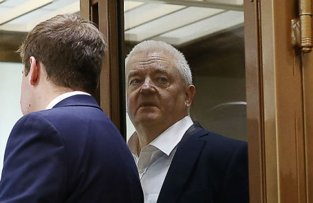 Гражданин Норвегии Фруде Берг (справа), обвиняемый в шпионаже, во время оглашения приговора в Мосгорсуде.