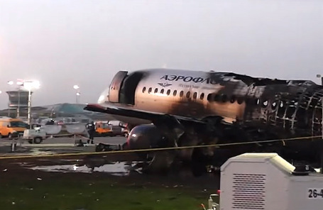 Самолет Sukhoi Superjet 100.