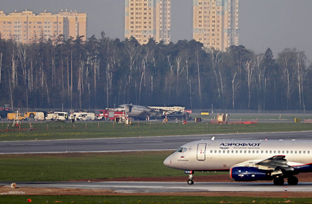 На месте возгорания самолета Sukhoi Superjet-100. Аэропорт «Шереметьево».