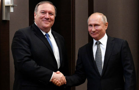 Майк Помпео и Владимир Путин в Сочи.