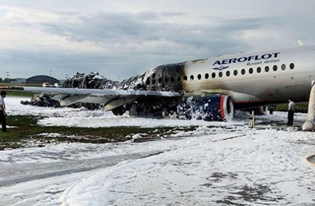Самолет Sukhoi Superjet 100 компании «Аэрофлот» после пожара в аэропорту «Шереметьево».