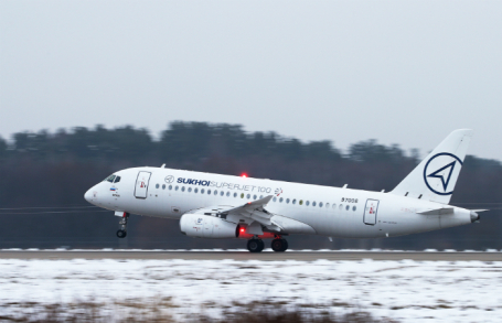 Самолет Sukhoi Superjet 100.