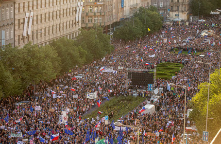 Акция протеста с требованием отставки премьер-министра Чехии Андрея Бабиша в Праге, Чехия.