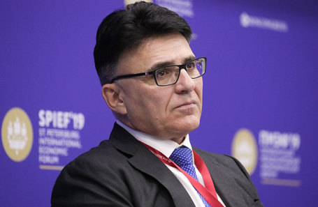 Александр Жаров.