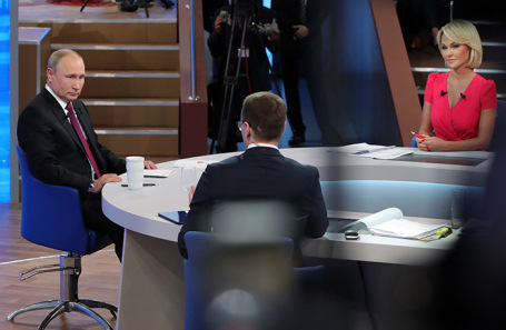 Владимир Путин во время «Прямой линии».