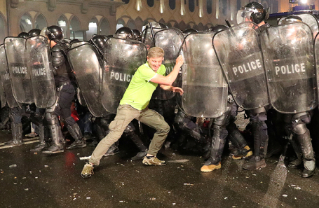 Беспорядки в Тбилиси, Грузия.