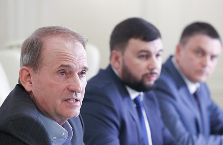 Виктор Медведчук, Денис Пушилин и Леонид Пасечник (слева направо).