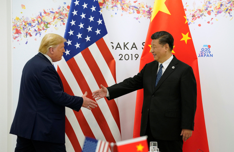 Дональд Трамп и Си Цзиньпин во время встречи в Осаке.