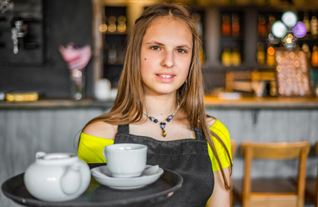 https://cdn.bfm.ru/news/maindocumentphoto/2019/08/08/school.jpg