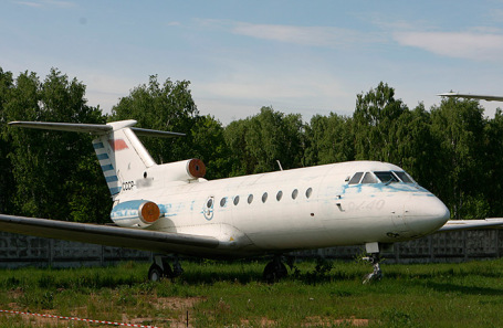 Самолет Як-40.