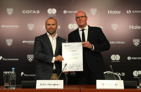 Генеральный директор «Мегафона» Геворк Вермишян, президент Континентальной хоккейной лиги Дмитрий Чернышенко.