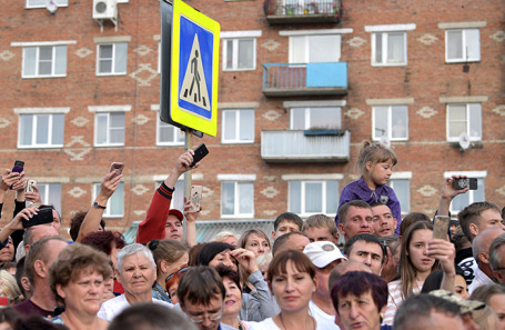 Жители Тулуна во время встречи с президентом России Владимиром Путиным.