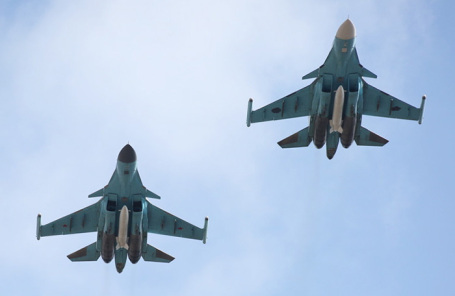 Истребители Су-34.