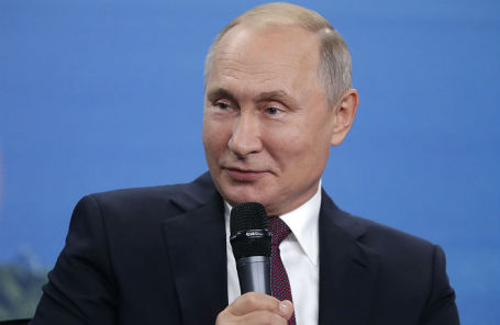 Владимир Путин во время встречи с представителями общественности по вопросам развития Дальнего Востока в рамках V Восточного экономического форума.