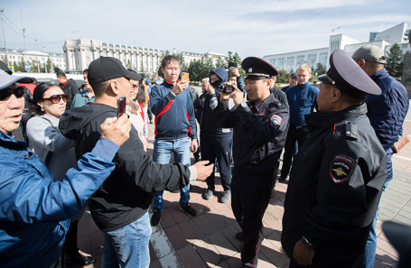 Несогласованная акция протеста против результатов выборов мэра города в Улан-Удэ, 10 сентября 2019 года.