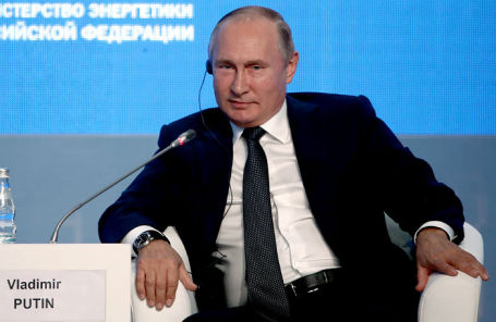 Владимир Путин на пленарном заседании «Энергетическое партнерство для устойчивого развития» в рамках международного форума «Российская энергетическая неделя».