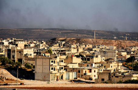 Вид на город Хан-Шейхун в провинции Идлиб на северо-западе Сирии.