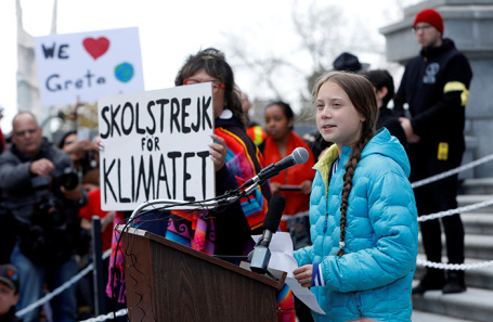 Грета Тунберг во время climate strike.
