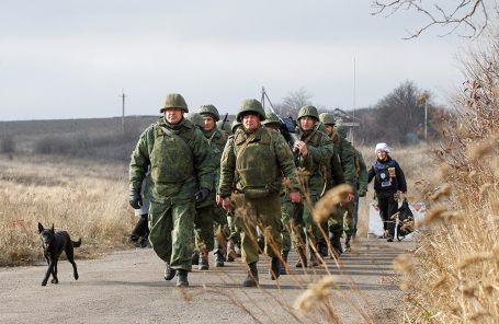 Военнослужащие ДНР около села Петровское.