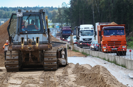 Строительство одного из участков ЦКАД в Московской области.