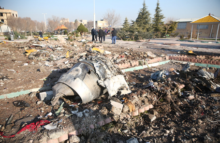 На месте крушения Boeing 737 в Тегеране.