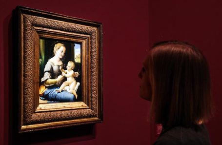 Рафаэль, «Мадонна с гвоздиками».