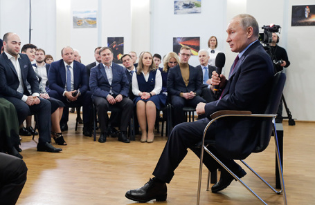 Владимир Путин во время встречи с представителями общественности по вопросу подготовки кадров для экономики и социальной сферы. Череповец, 4 февраля 2020 года.